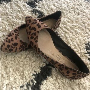 Chinese laundry leopard flats